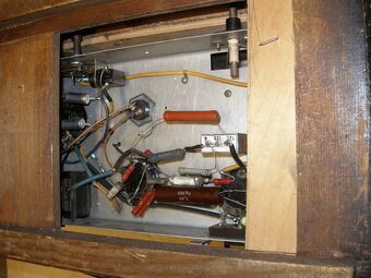 ELEKTRONKOVÉ RÁDIO - DVOULAMPOVKA - 8