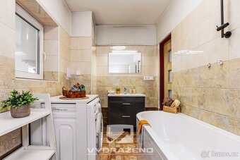 Dům (242 m2) s byty 4+kk (95,4 m2) a 3+kk (146,8 m2) v OV, Č - 8