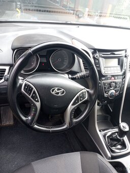 Hyundai i30 1,6i 88 kW kombi - 8