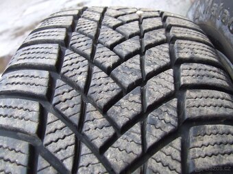 Prodám 2ks Zimních pneu 195/60 R15 - 8