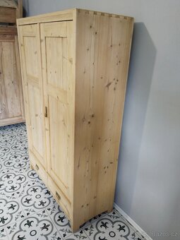 Stará, secesní skříň po renovaci - 8