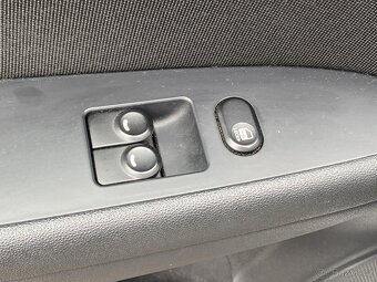Hyundai I30 1.4CVVT , 80 kW benzín, 2011 - 8