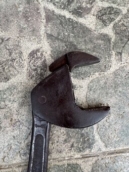 Starý samosvorný klíč - hasák - 8