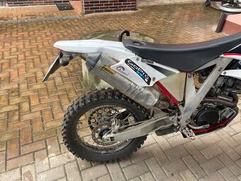 AJP 250 - 8