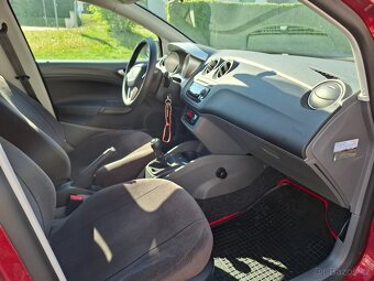 Seat Ibiza najeto jen 17500 km - 8