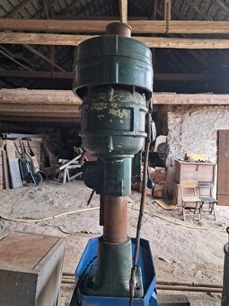 Prodám stojanovou vrtačku TOS - 8