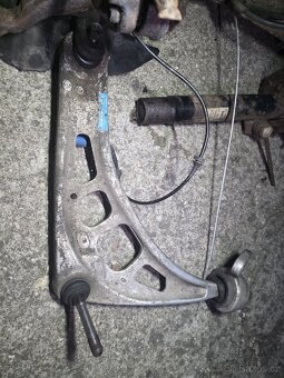 BMW E46 nápravy,ramena,těhlice,pružiny apod - 8