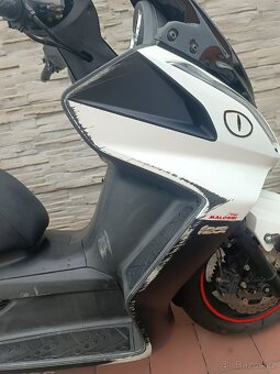Maxiskútr Kymco Downtown 125 - 8
