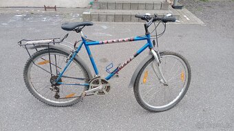 Modré kolo a helma - 8