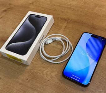 Apple iPhone 15 Pro 128 GB – modrý - 8