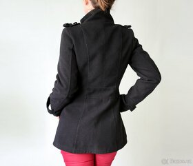 Krátký černý kabát - 70% vlna vel.S - 8