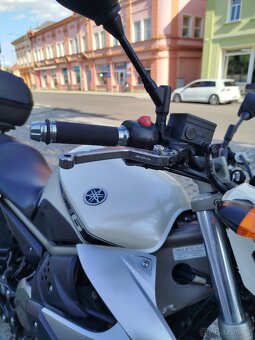 Yamaha XJ6 - 8