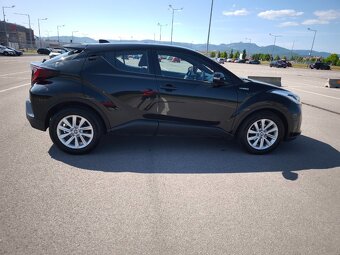 Toyota C-HR 1.8 Hybrid E-CVT rok 2021 - 8