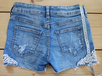 Dívčí kraťasy velikost 134 - 8