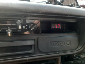 Hilux 4x4 obytný 3 místný rv1982 - 8