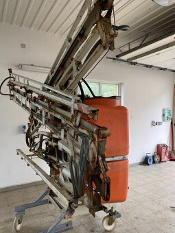 Prodám nesený postřikovač za traktor 15 metrový - 8
