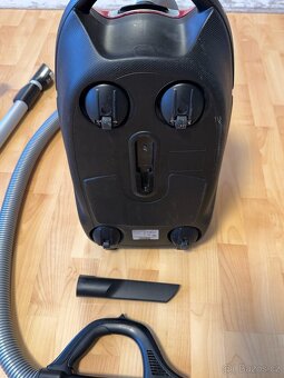 vysavač Rowenta RO7473EA Silence Force Allergy+ - 8