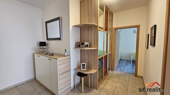 Prosluněný byt 2+kk s balkonem, 70 m2, garáž, P8.Libeň, klid - 8