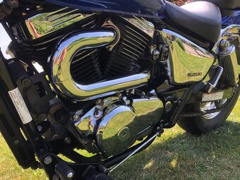 Suzuki VZ800 Marauder, krásné chromy - 8