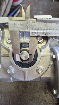 Elektromotor s úhlovou převodovkou 93ot/min NOVÝ - 8