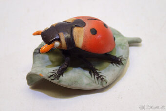 Beruška na listu - Royal Dux  - 8