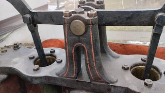 Historická dvoukolová ruční hasičská stříkačka - 8