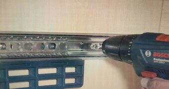 Magnetický přípravek pro vrtání pojezdů šuplíků do skříněk - 8