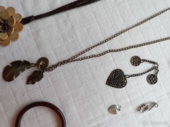 Bižuterie a doplňky. Náramek, řetízek, přívěšky.. - 8