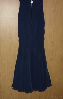 Navy modré dlouhé večerní plesové šaty Lipsy - 8