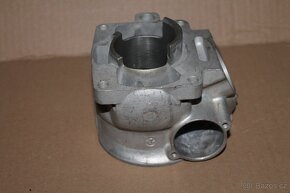 Válec ČZ 125/519 nebo vodítka řetězu za levý kluzák - 8