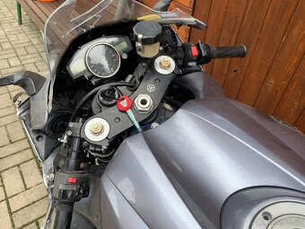Yamaha YZF R1 - 8