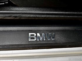 BMW 320i - 8