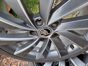 Originál ALU kola Škoda Octavia R18 + letní pneu - 8
