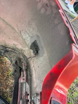 PRODÁM ZADNÍ NÁRAZNÍK ŠKODA OCTAVIA 3 RS SEDAN 2016 - 8