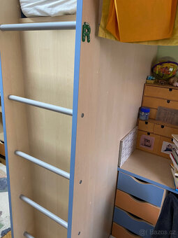 souprava do dětského pokoje s patrovou postelí a knihovnou - 8