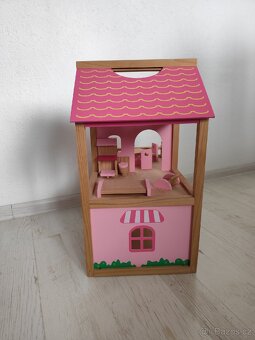Dřevěný domeček pro panenky. - 8