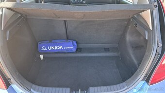Hyundai i30, 1.6i / najeto 83 000 km 1.MAJITEL ČR - 8