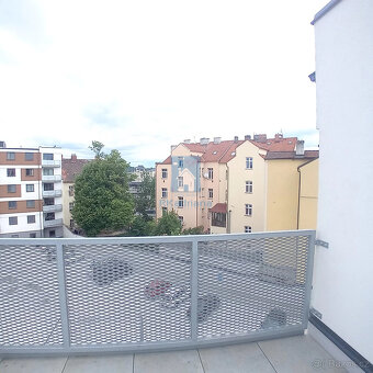Pronájem bytu 1+KK s balkonem a terasou Plzeň - Slovany, uli - 8