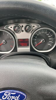 Prodám Ford Focus combi 1,6 benzin 74 KW ,rv 2010 - 8