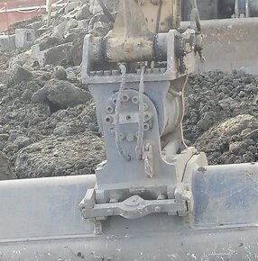 18.6t CAT 317 bagr opěry powertilt 4lžíce - 8