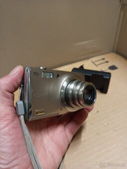 FUJIFILM. FINEPIX F80 EXR - 8
