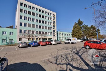 Nabízíme k pronájmu kancelář (1 místnost) o výměře 33 m2, ob - 8
