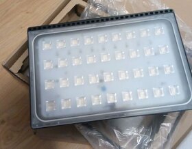 NOVÝ venkovní LED reflektor (světlo, halogen). - 8