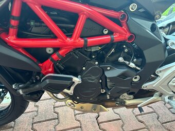 MV Agusta Brutale 800 - 8