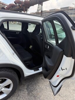 VOLVO XC40 - 8