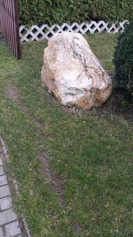 OKRASNÝ SOLITÉR - 8