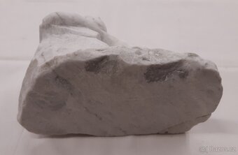 Socha nebo soška "Chlapec s knihou"sochař Julius Pelikán - 8