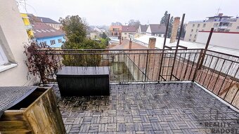 Pronájem bytu 1+1   s balkónem 52m2  v Hodoníně , Nájem 1+1  - 8