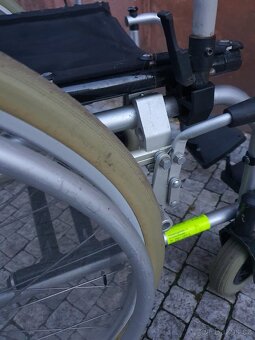 široký skládací invalidní vozík - PLNÁ KOLA - 8