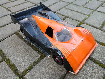 Starší rc auto silniční cestovní dělané na elektro motor - 8